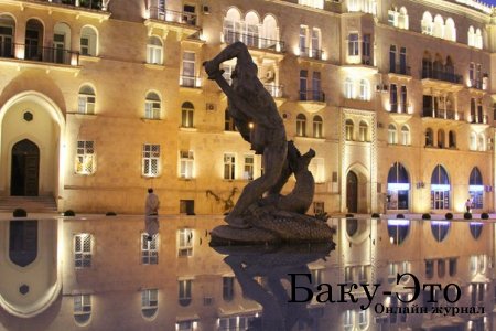Памятник-фонтан "Бахрам Гур", на площади перед фуникулером, Баку.